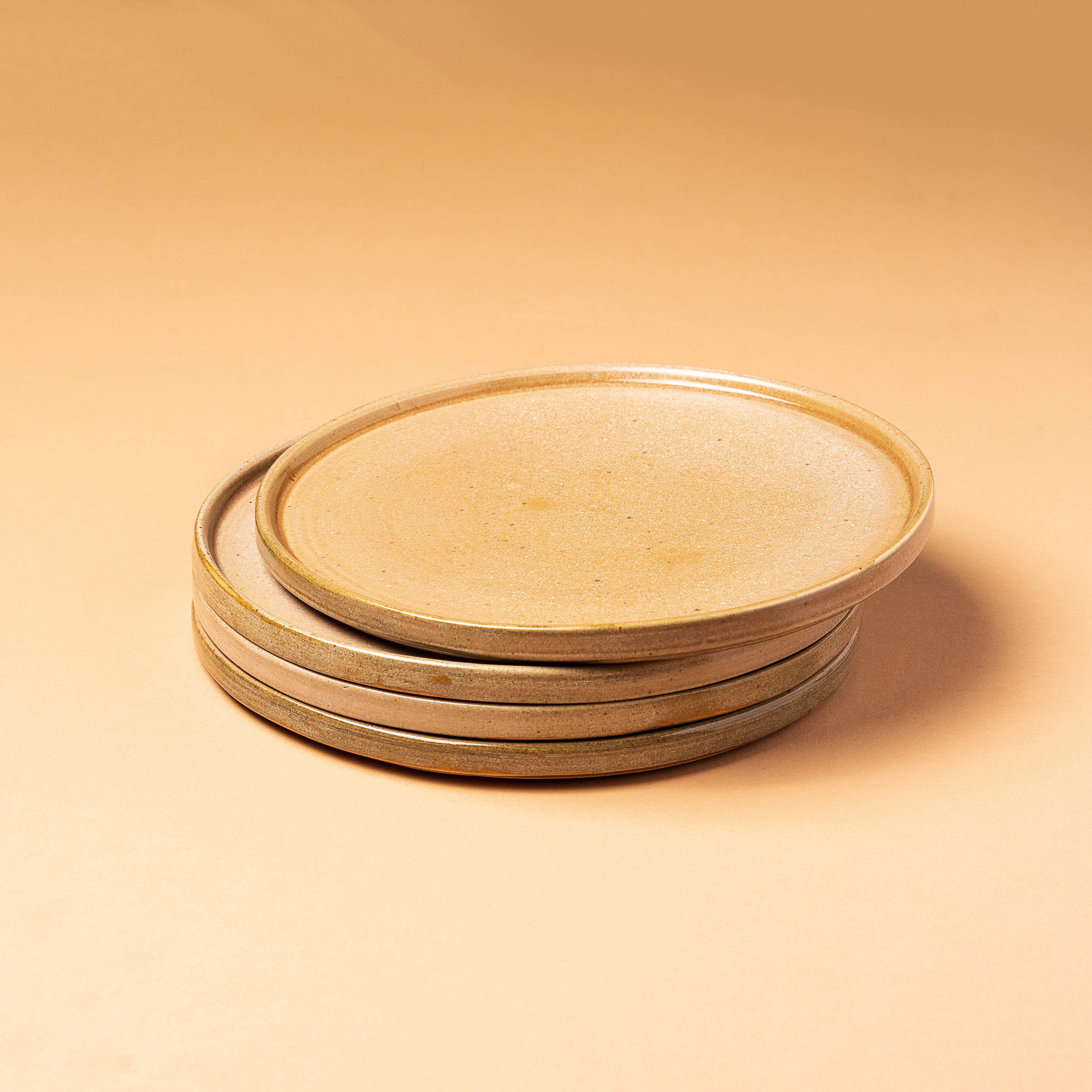 Minerva 10" Plate in Latte