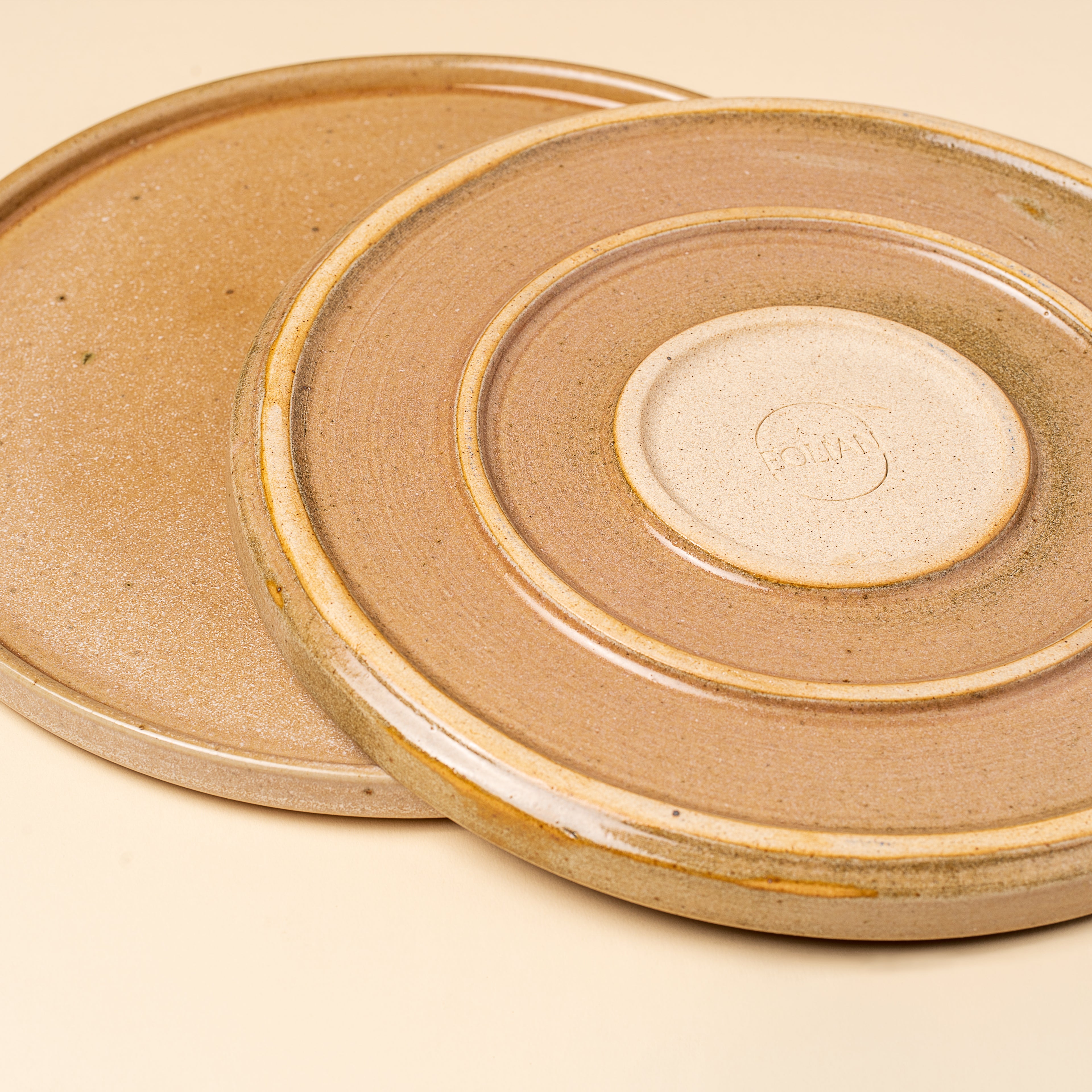 Minerva 10" Plate in Latte