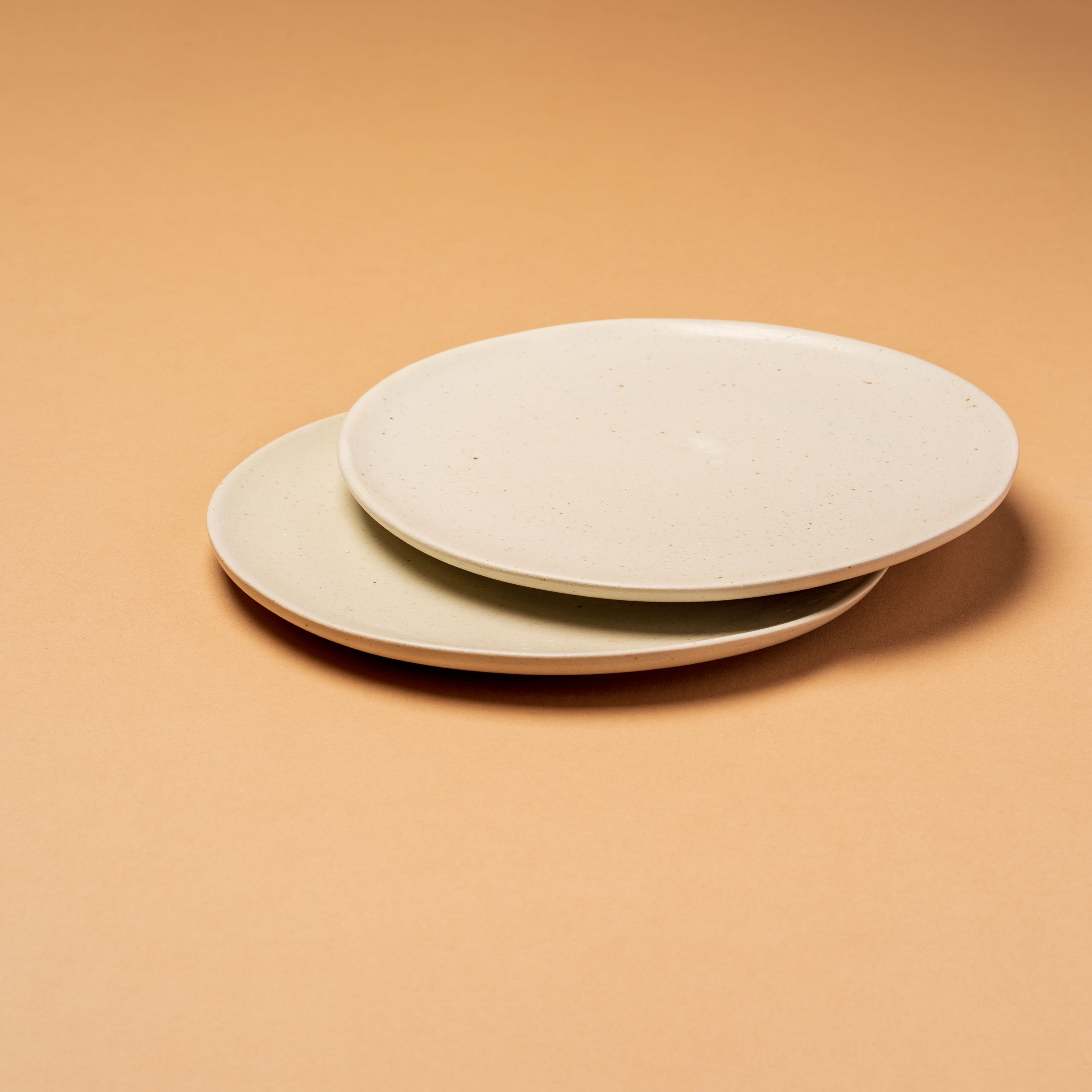 Segara 8" Plate in Bone