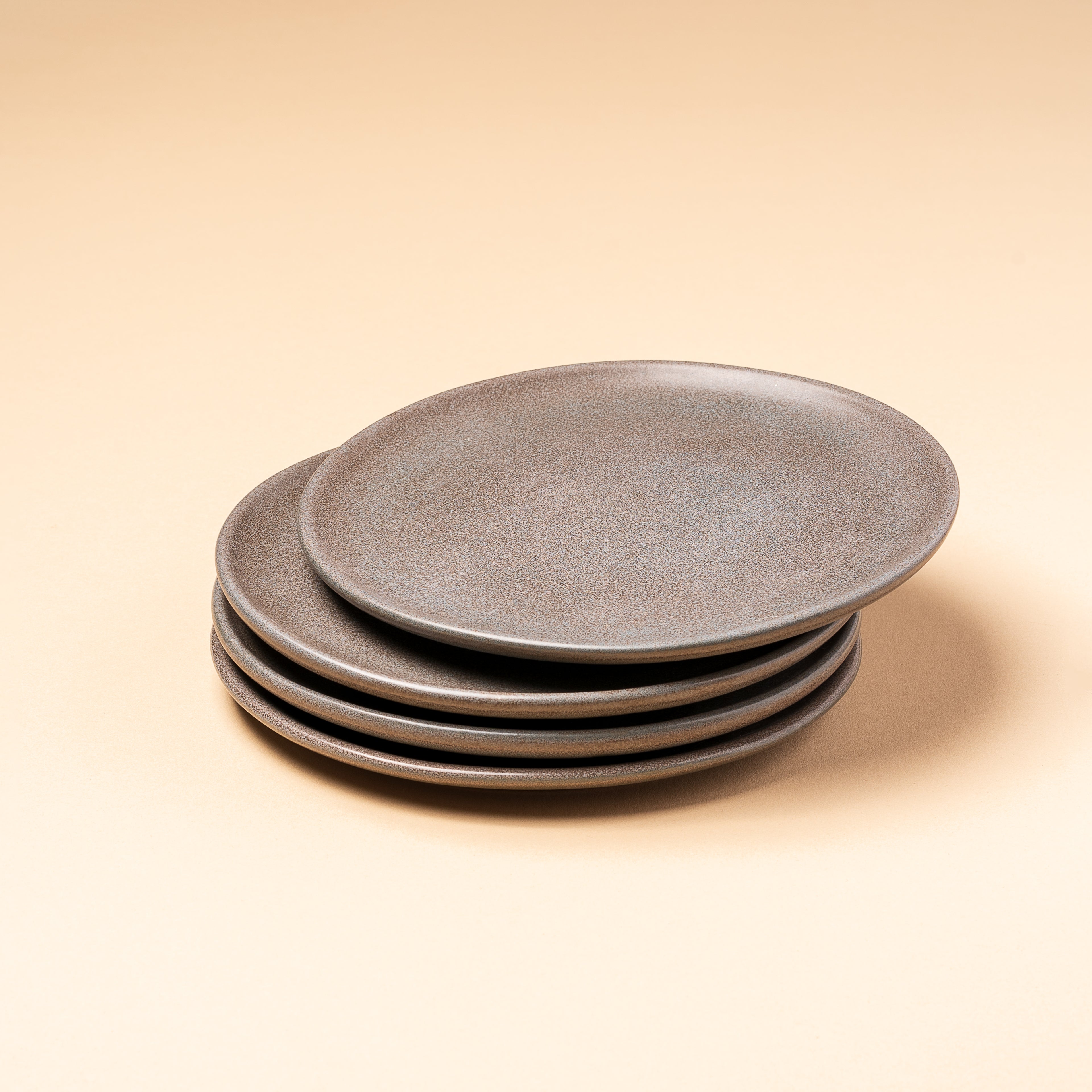 Segara 8" Plate in Peppercorn